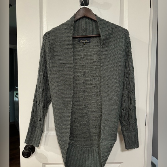 Gray Long Sleeve Knit Cardigan. Size small - Picture 5 of 5
